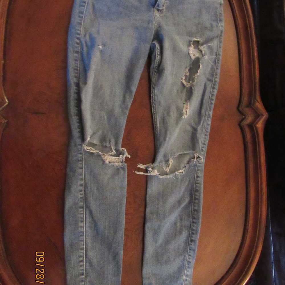 HOLLISTER GIRLS JEANS SIZE 3S PREOWNED - GOOD CLEAN CONDITION